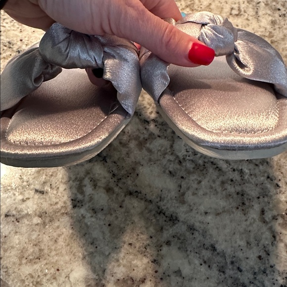 Draper James Metallic Silver Bow Slippers - Picture 6 of 8